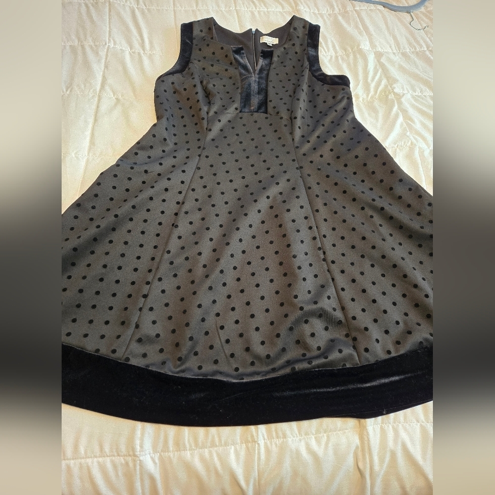 Signature by Robbie Bee